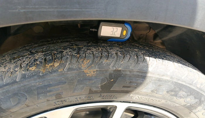 2022 Mahindra XUV300 W8 (O) 1.2 PETROL, Petrol, Manual, 42,819 km, tyre