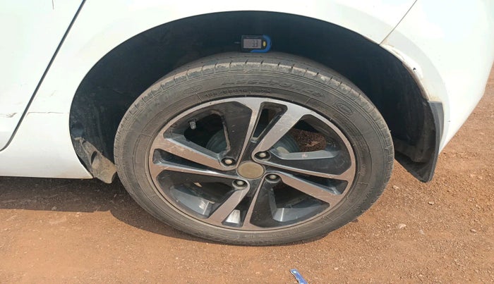 2020 Tata ALTROZ XZ PETROL, Petrol, Manual, 61,868 km, tyre