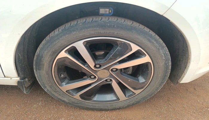 2020 Tata ALTROZ XZ PETROL, Petrol, Manual, 61,868 km, tyre