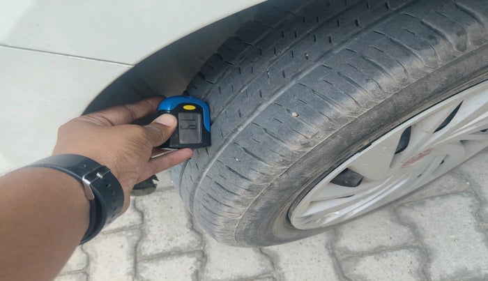 2020 Maruti Ertiga VXI SHVS, Petrol, Manual, 21,977 km, tyre