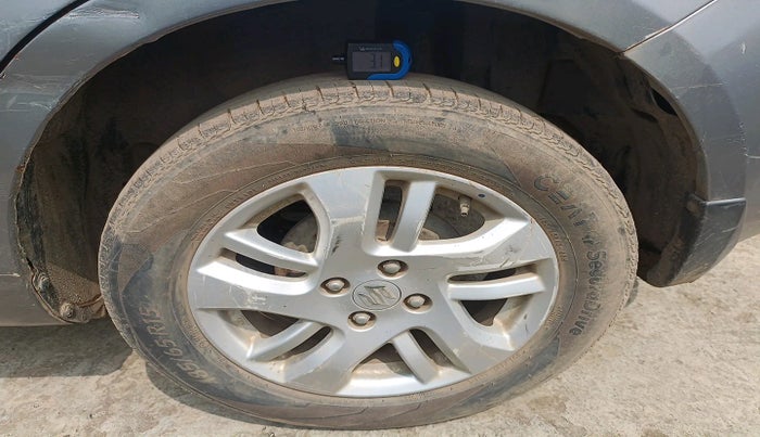 2013 Maruti Swift ZXI, Petrol, Manual, 87,041 km, tyre