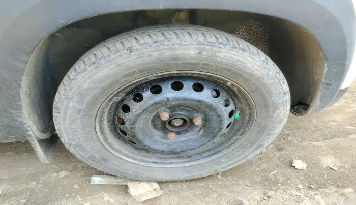 2021 Renault Kwid RXT 1.0 (O), Petrol, Manual, 41,832 km, tyre