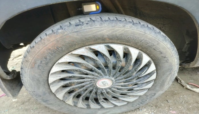 2021 Renault Kwid RXT 1.0 (O), Petrol, Manual, 41,832 km, tyre