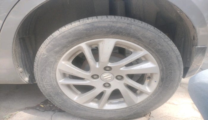 2014 Maruti Swift ZXI, Petrol, Manual, 82,611 km, tyre
