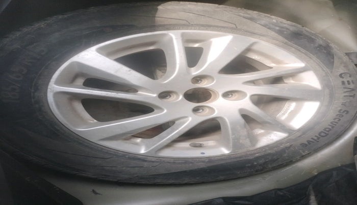 2014 Maruti Swift ZXI, Petrol, Manual, 82,611 km, tyre