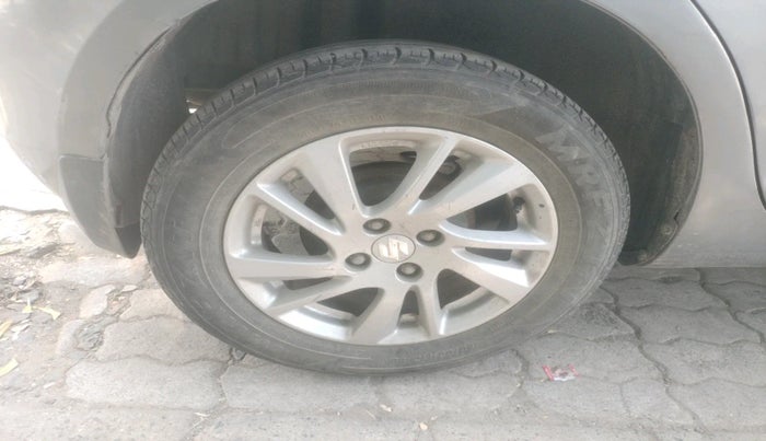 2014 Maruti Swift ZXI, Petrol, Manual, 82,611 km, tyre