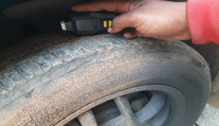 2014 Mahindra XUV500 W6, Diesel, Manual, 1,45,942 km, tyre