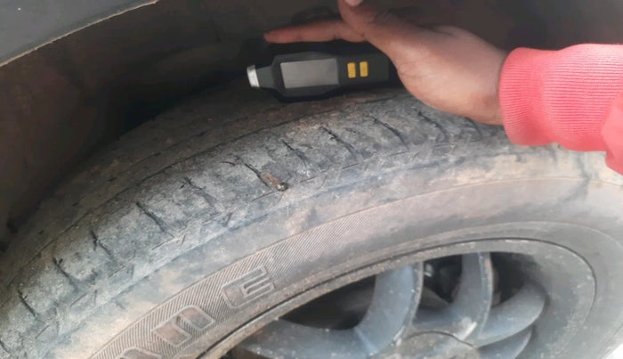 2014 Mahindra XUV500 W6, Diesel, Manual, 1,45,942 km, tyre