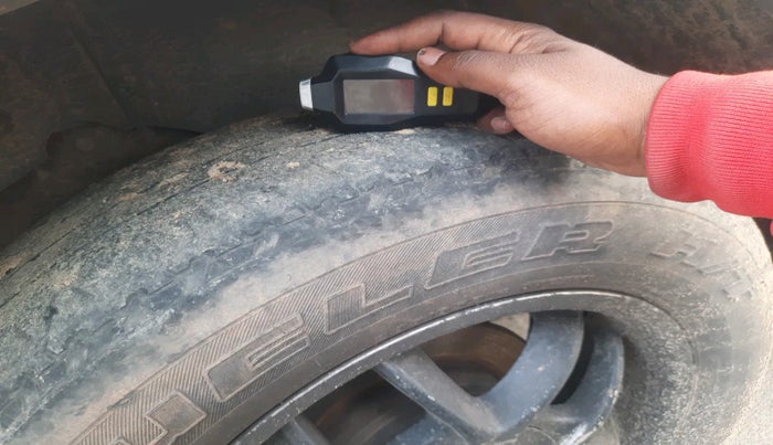 2014 Mahindra XUV500 W6, Diesel, Manual, 1,45,942 km, tyre