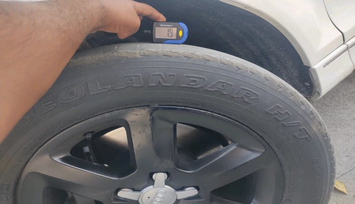 2012 Audi Q7 3.0 TDI QUATTRO, Diesel, Automatic, 1,12,338 km, tyre