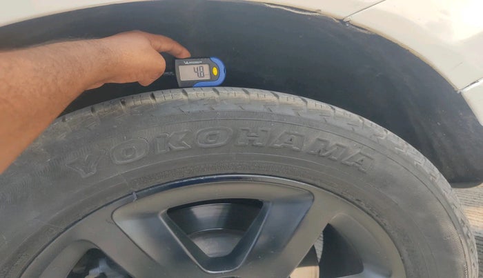 2012 Audi Q7 3.0 TDI QUATTRO, Diesel, Automatic, 1,12,338 km, tyre