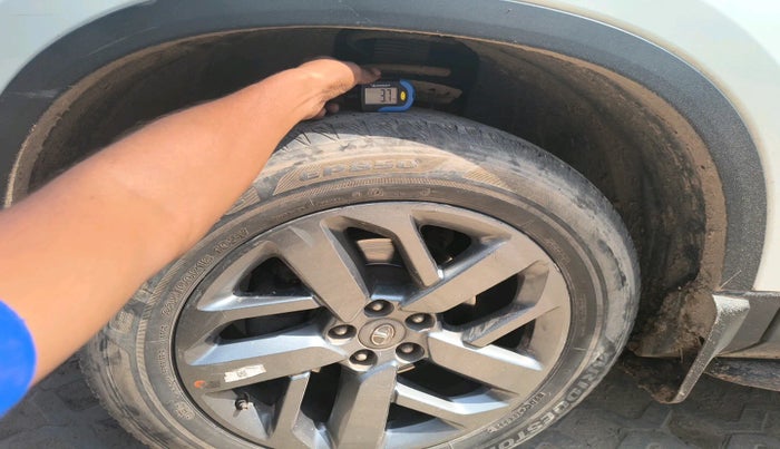 2021 Tata Safari XT PLUS, Diesel, Manual, 60,671 km, tyre