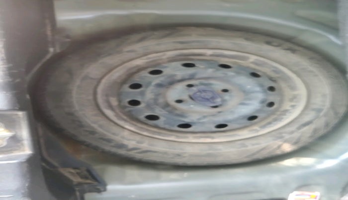 2022 Maruti Swift VXI, Petrol, Manual, 50,480 km, tyre