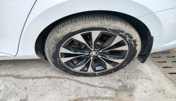 2020 Skoda Superb L&K 2.0 TSI AT, Petrol, Automatic, 48,016 km, tyre
