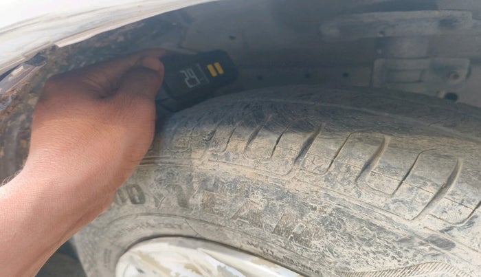 2016 Maruti Swift Dzire VXI, Petrol, Manual, 1,05,565 km, tyre