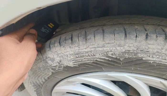 2016 Maruti Swift Dzire VXI, Petrol, Manual, 1,05,565 km, tyre