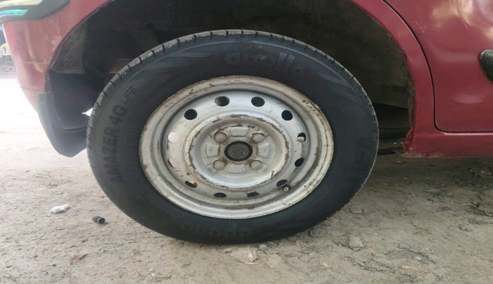 2012 Maruti Wagon R 1.0 LXI CNG, Petrol, Manual, 94,973 km, tyre