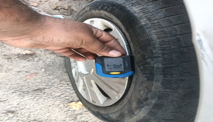 2010 Ford Figo LXI 1.2 PETROL, Petrol, Manual, 1,14,845 km, tyre