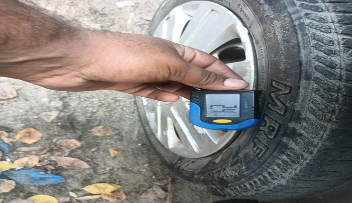 2010 Ford Figo LXI 1.2 PETROL, Petrol, Manual, 1,14,845 km, tyre