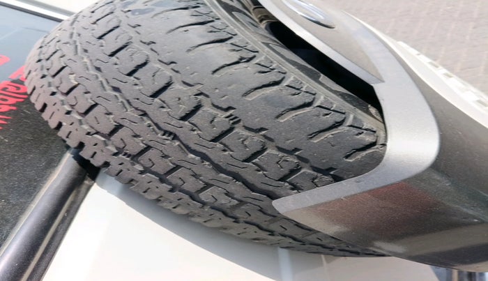 2014 Mahindra Bolero SLX BS IV, Diesel, Manual, 1,94,594 km, tyre