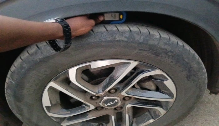 2022 KIA CARENS PRESTIGE PLUS 1.5 DIESEL 7 STR, Diesel, Manual, 63,741 km, tyre