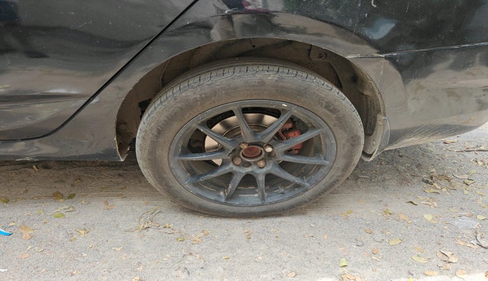 2012 Hyundai Verna FLUIDIC 1.6 CRDI EX, Diesel, Manual, 1,30,840 km, tyre