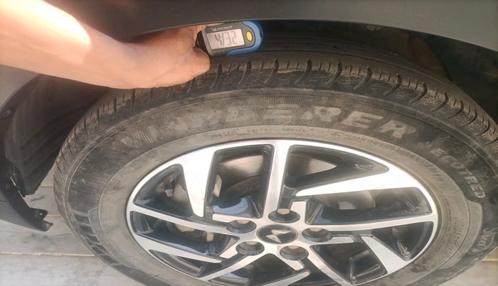 2023 Mahindra XUV300 W8 1.2 PETROL, Petrol, Manual, 54,476 km, tyre