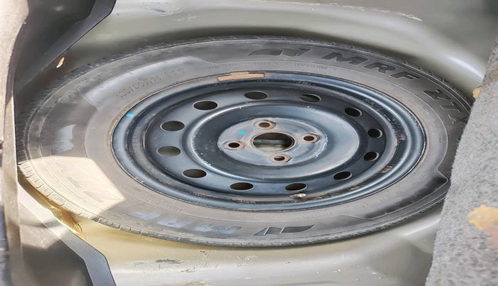 2016 Maruti Swift VDI, Diesel, Manual, 1,17,753 km, tyre