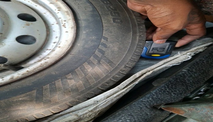 2011 Maruti Wagon R 1.0 LXI, Petrol, Manual, 88,136 km, tyre