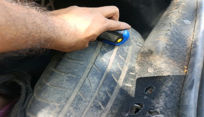 2011 Fiat Grand Punto EMOTION PACK 1.3, Diesel, Manual, 1,60,000 km, tyre