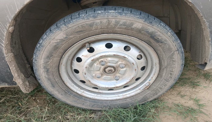 2013 Maruti Wagon R 1.0 LXI, Petrol, Manual, 1,87,119 km, tyre