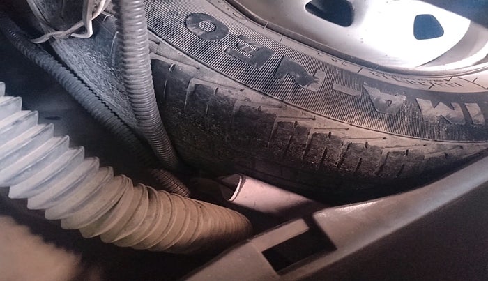 2013 Hyundai Santro Xing GL PLUS, Petrol, Manual, 1,01,352 km, tyre