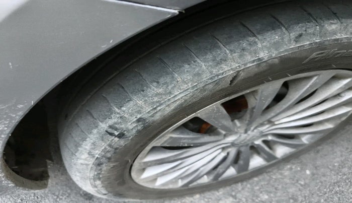 2017 Maruti Ciaz ALPHA  AT 1.4  PETROL, Petrol, Automatic, 1,12,883 km, tyre