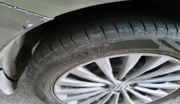 2017 Maruti Ciaz ALPHA  AT 1.4  PETROL, Petrol, Automatic, 1,12,883 km, tyre