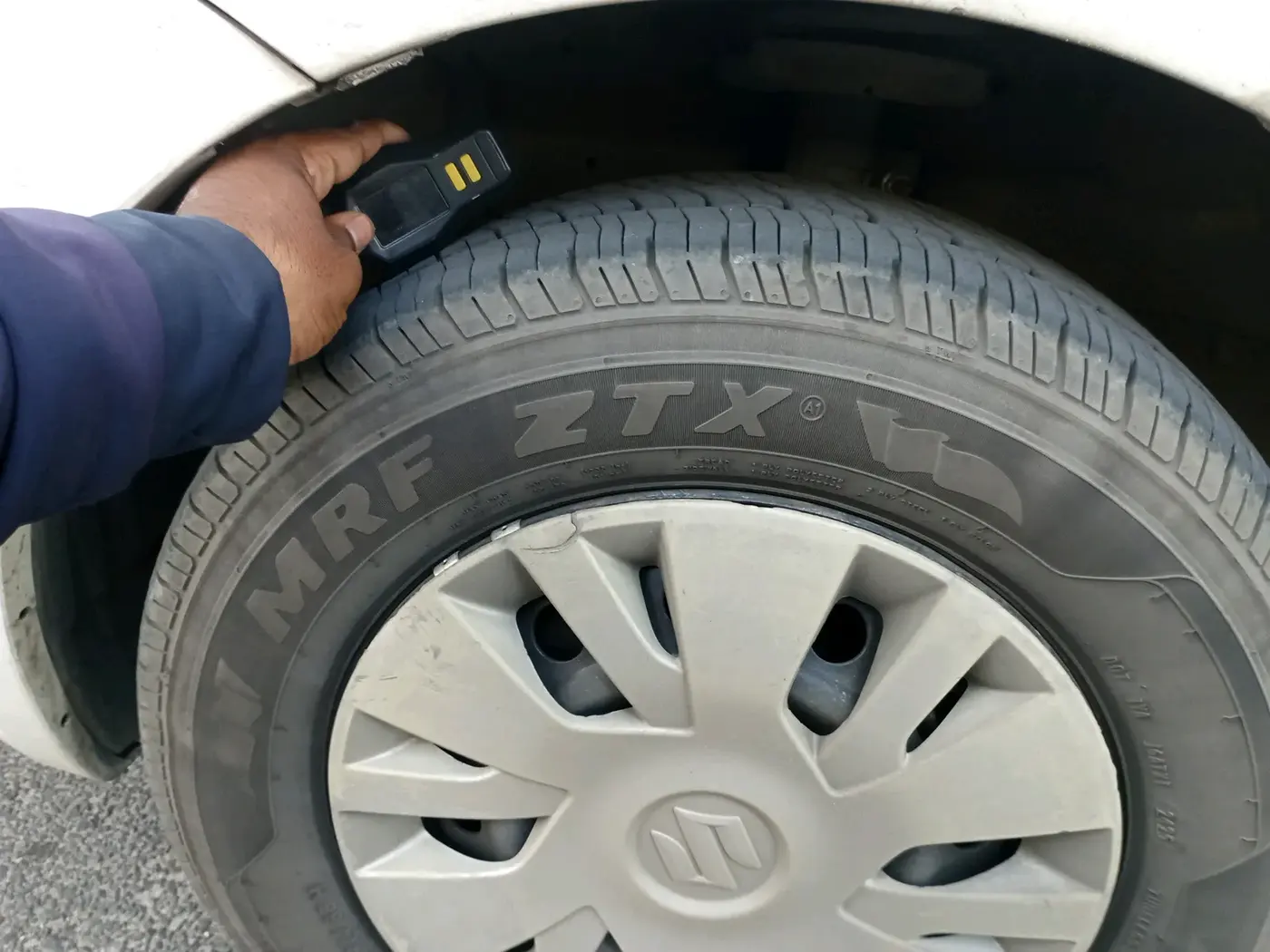2012 Maruti Swift VDI, Diesel, Manual, 3,67,000 km, tyre