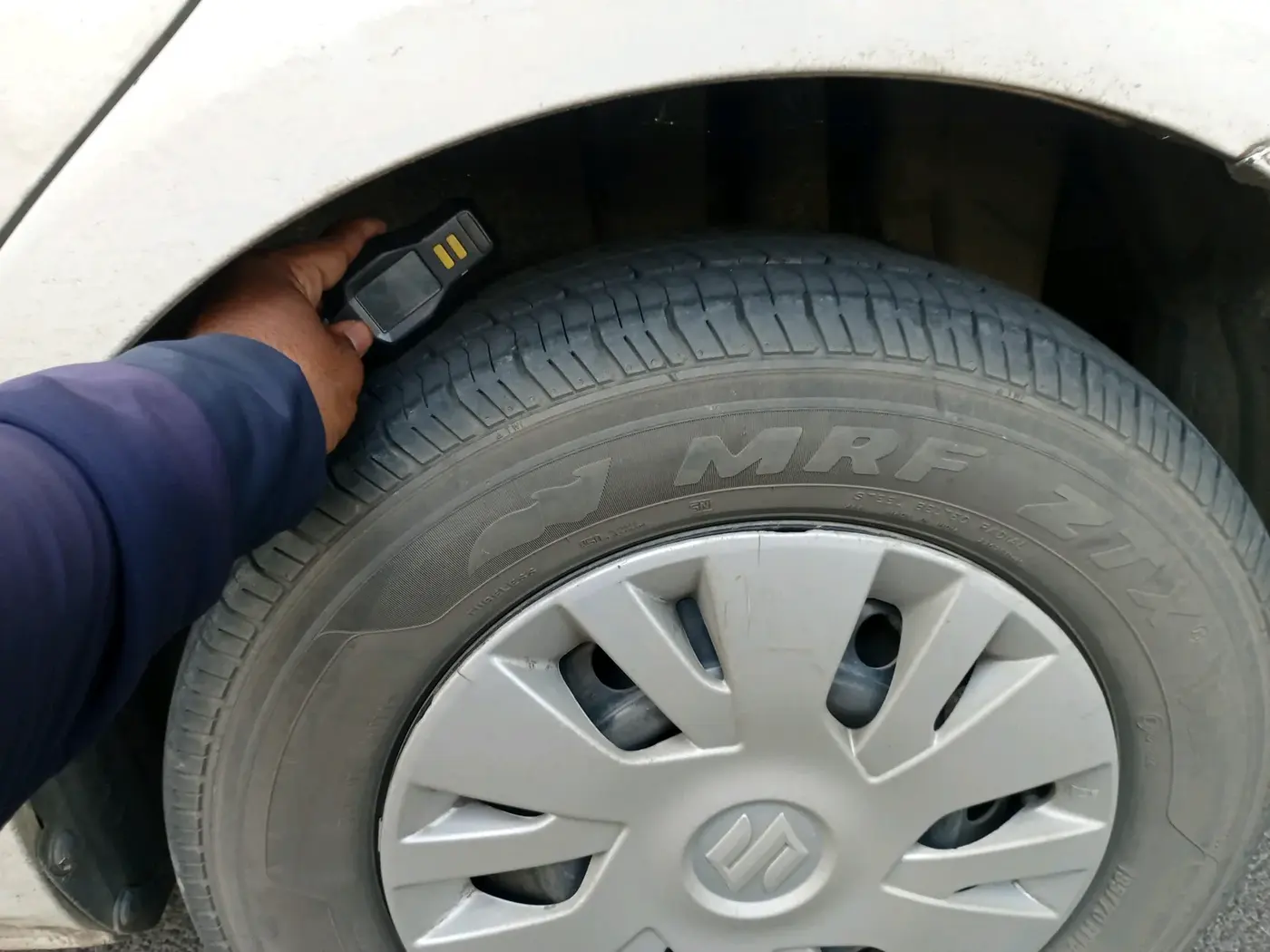 2012 Maruti Swift VDI, Diesel, Manual, 3,67,000 km, tyre