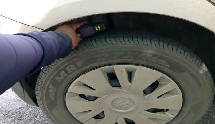 2012 Maruti Swift VDI, Diesel, Manual, 3,67,000 km, tyre