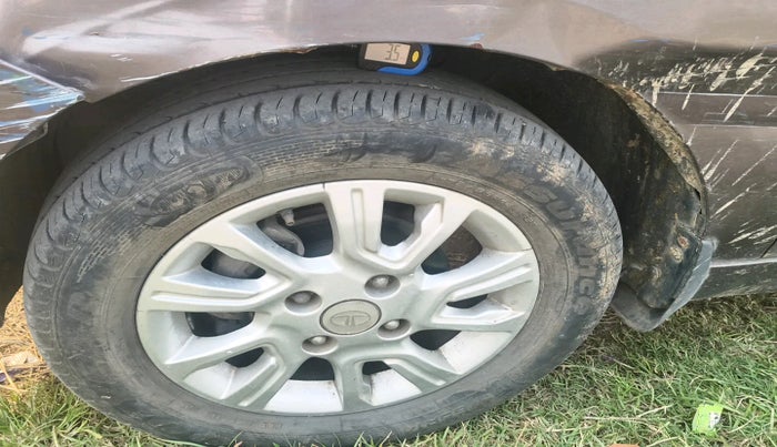 2017 Tata Tiago XZA PETROL, Petrol, Automatic, 18,070 km, tyre