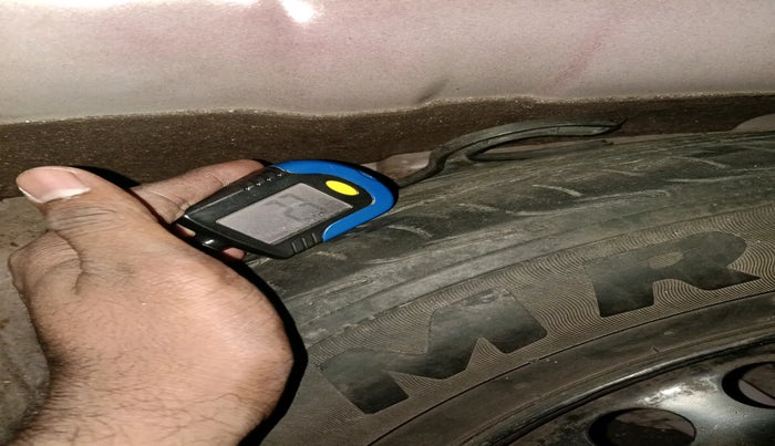 2010 Fiat Grand Punto ACTIVE 1.3, Diesel, Manual, 1,19,818 km, tyre