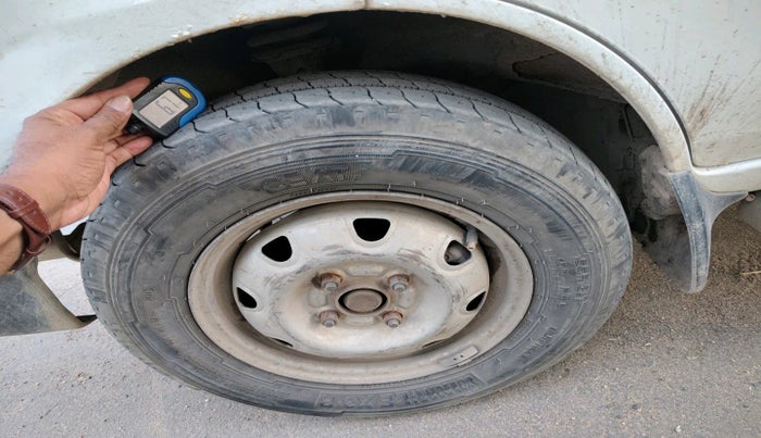 2010 Maruti Eeco 7 STR, Petrol, Manual, 2,56,988 km, tyre