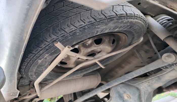 2010 Maruti Eeco 7 STR, Petrol, Manual, 2,56,988 km, tyre