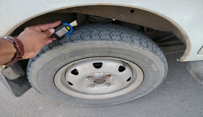 2010 Maruti Eeco 7 STR, Petrol, Manual, 2,56,988 km, tyre