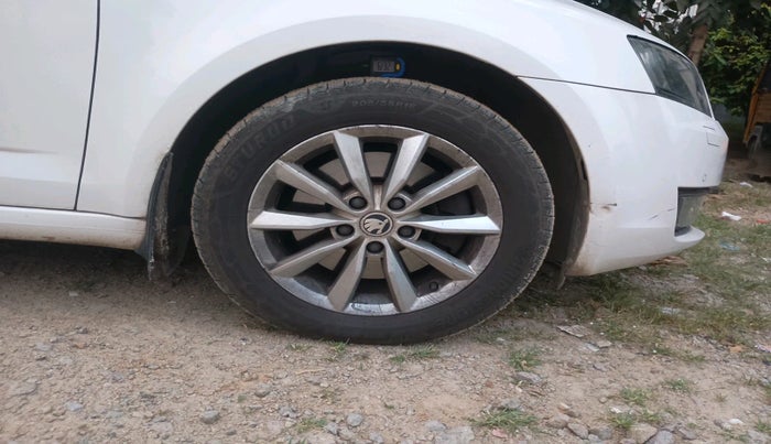 2016 Skoda Octavia STYLE PLUS AT 1.8 TSI, Petrol, Automatic, 88,480 km, tyre