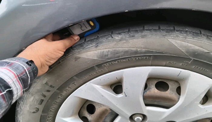 2016 Hyundai Grand i10 SPORTZ 1.2 KAPPA VTVT, Petrol, Manual, 2,51,081 km, tyre