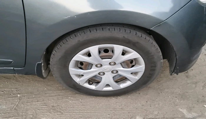 2016 Hyundai Grand i10 SPORTZ 1.2 KAPPA VTVT, Petrol, Manual, 2,51,081 km, tyre