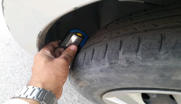 2019 Maruti Swift VXI AMT, Petrol, Automatic, 35,504 km, tyre