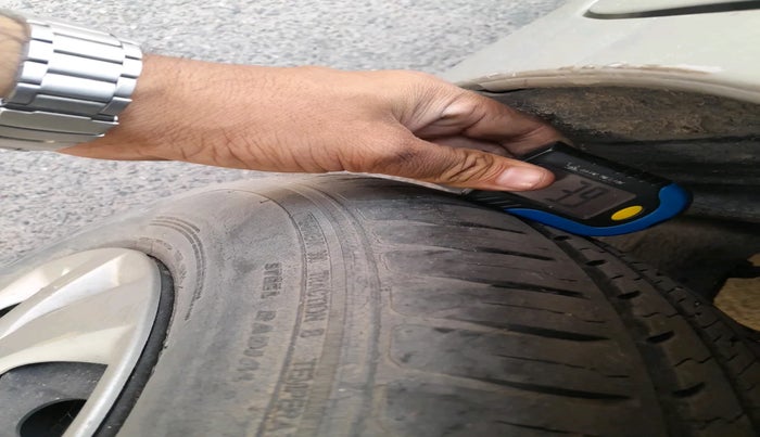 2019 Maruti Swift VXI AMT, Petrol, Automatic, 35,504 km, tyre