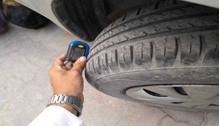 2019 Maruti Swift VXI AMT, Petrol, Automatic, 35,504 km, tyre