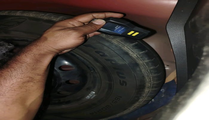 2011 Maruti Swift VXI, Petrol, Manual, 44,089 km, tyre