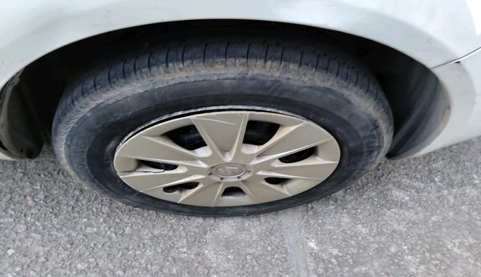 2010 Maruti SX4 VXI, Petrol, Manual, 1,00,660 km, tyre